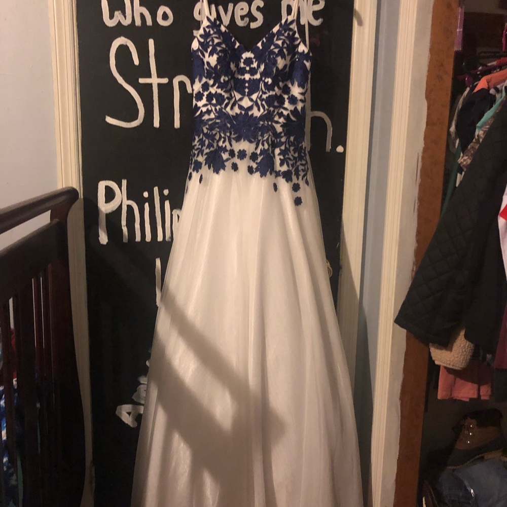Prom dress - Picture 3 of 6